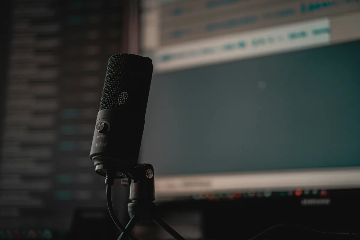 Mikrofon do 500 zł - który wybrać do wokalu i podcastu?